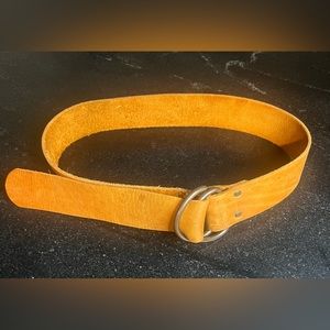 Double O-ring belt crafted from textured leather.